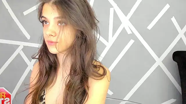 Snapshot of BabyAylin chatting on 01/06/25, 08:03 BabyAylin online show from 01/06/25, 08:03