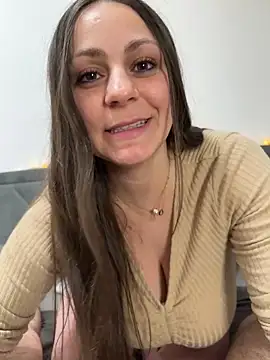 Snapshot of Loella-Rose chatting on 02/21/26, 12:22 Loella-Rose online show from 02/21/26, 12:22