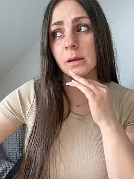 Loella-Rose online show from 04/20/26, 11:57