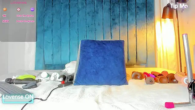 blondehorny69 online show from 11/01/25, 07:27