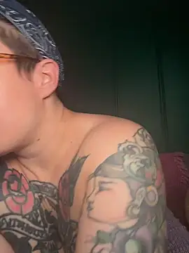 Snapshot of quinnmariexo chatting on 07/06/26, 03:47 quinnmariexo online show from 07/06/26, 03:47