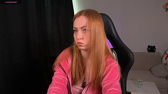 LinaWitch online show from 09/27/25, 11:04
