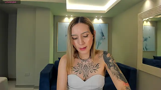 MollySundersX online show from 04/01/26, 08:39