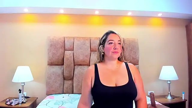 MiiaHot online show from 03/01/26, 02:41