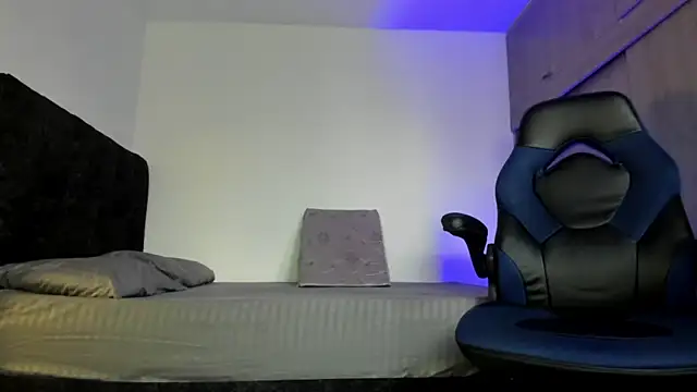 Snapshot of male_pussy chatting on 10/20/25, 07:03 male pussy online show from 10/20/25, 07:03