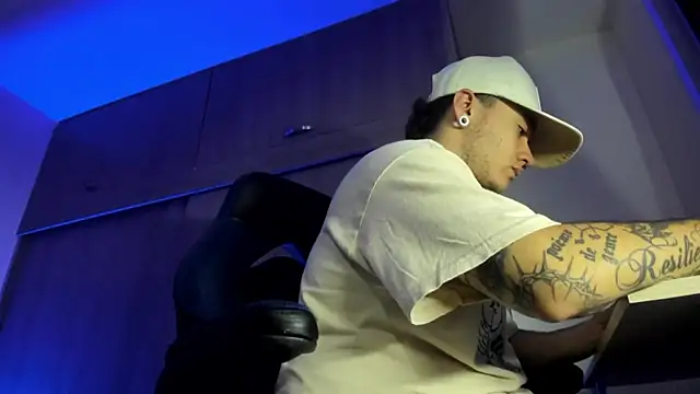 male pussy online show from 11/03/25, 01:51