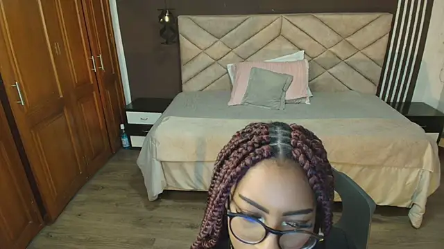 Raquel jones online show from 03/17/25, 12:14