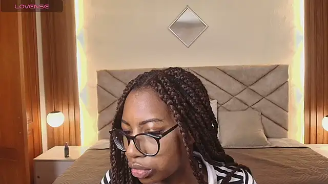 Snapshot of Raquel_jones chatting on 04/29/26, 01:37 Raquel jones online show from 04/29/26, 01:37