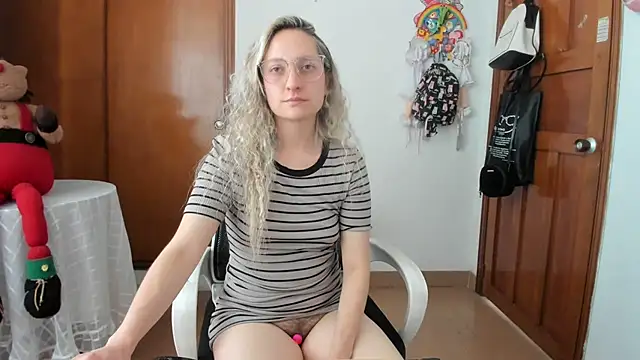 Snapshot of Adele_johnsonn1 chatting on 05/11/26, 04:04 Adele johnsonn1 online show from 05/11/26, 04:04