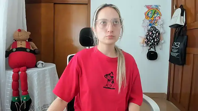 Snapshot of Adele_johnsonn1 chatting on 05/22/26, 05:18 Adele johnsonn1 online show from 05/22/26, 05:18