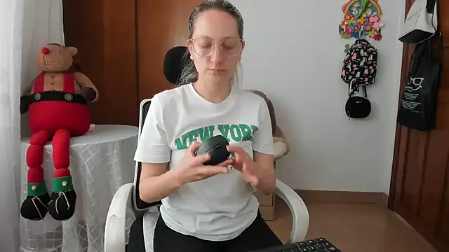 Snapshot of Adele_johnsonn1 chatting on 05/28/26, 07:44 Adele johnsonn1 online show from 05/28/26, 07:44