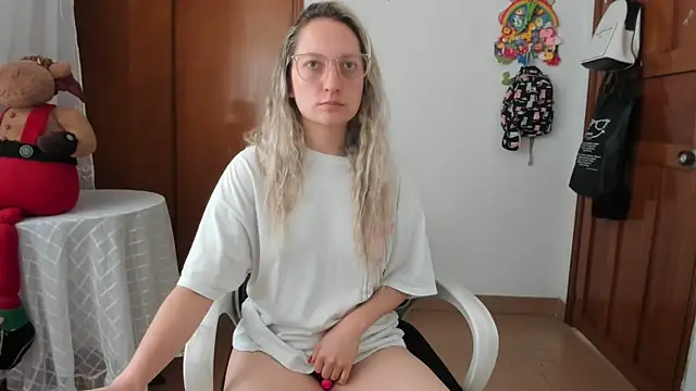 Snapshot of Adele_johnsonn1 chatting on 06/08/26, 02:17 Adele johnsonn1 online show from 06/08/26, 02:17