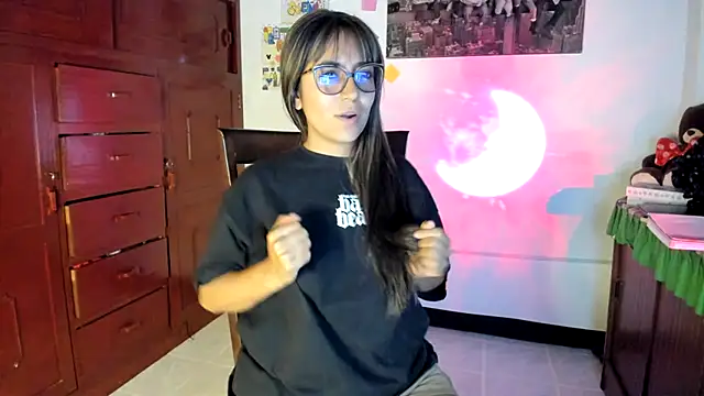 Isabellaa22 1 online show from 02/10/25, 10:30