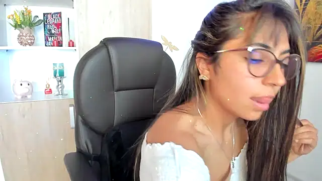 Isabellaa22 1 online show from 02/18/25, 06:58