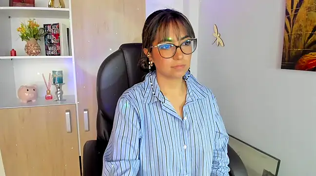 Isabellaa22 1 online show from 03/19/25, 04:24