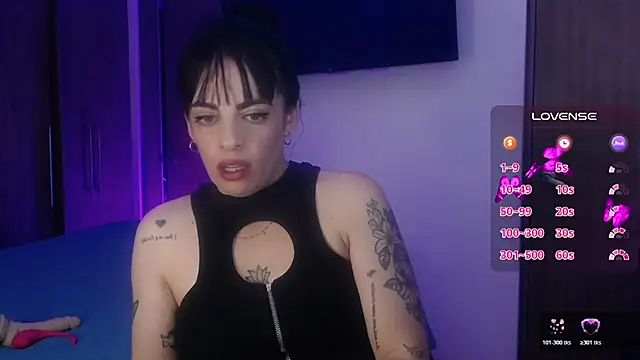 Snapshot of violett_honney chatting on 07/24/26, 04:21 violett honney online show from 07/24/26, 04:21