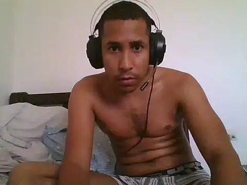 Snapshot of hot_mechanic chatting on 10/05/25, 06:17 hot mechanic online show from 10/05/25, 06:17