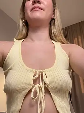 Snapshot of teasecake chatting on 03/13/25, 01:32 teasecake online show from 03/13/25, 01:32