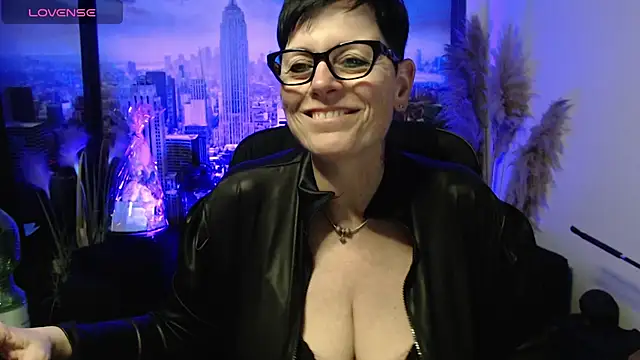 Snapshot of ninarandmann chatting on 05/19/26, 02:01 ninarandmann online show from 05/19/26, 02:01