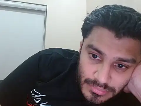 Snapshot of robintoit chatting on 07/17/26, 06:57 robintoit online show from 07/17/26, 06:57