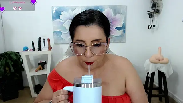 Snapshot of mom_hot__ chatting on 02/10/25, 12:19 mom hot online show from 02/10/25, 12:19