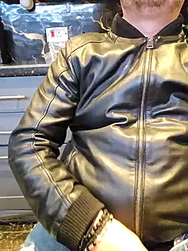 mysticfalls37 online show from 10/28/25, 03:47