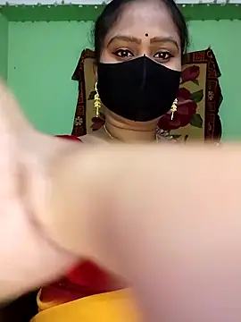 Snapshot of Idhika_Paul chatting on 03/01/25, 05:16 Idhika Paul online show from 03/01/25, 05:16