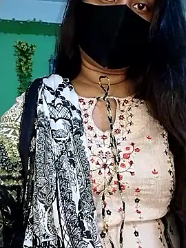 Snapshot of Idhika_Paul chatting on 10/07/25, 10:12 Idhika Paul online show from 10/07/25, 10:12