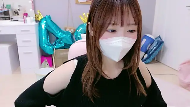 Snapshot of Yui-Ch chatting on 11/27/25, 12:07 Yui-Ch online show from 11/27/25, 12:07