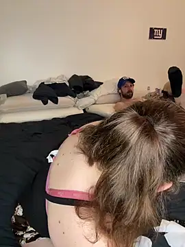 Snapshot of sexybee124 chatting on 04/14/26, 03:45 sexybee124 online show from 04/14/26, 03:45