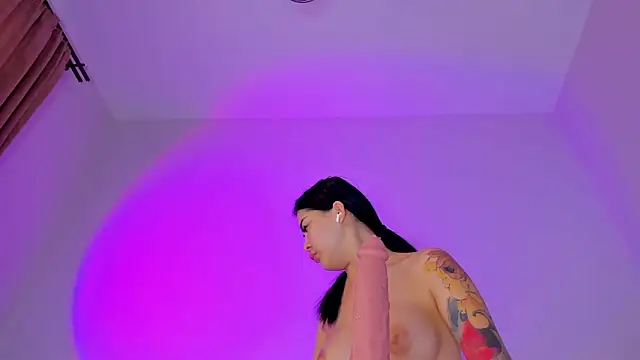 maakimo online show from 04/18/26, 03:21