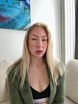 LuisaBecker online show from 04/24/26, 09:12