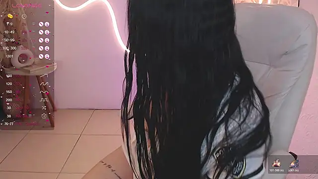 ViolettaHotLatin  online show from 11/04/25, 12:15