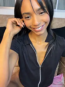 Snapshot of xenia_golden chatting on 04/30/26, 06:47 xenia golden online show from 04/30/26, 06:47