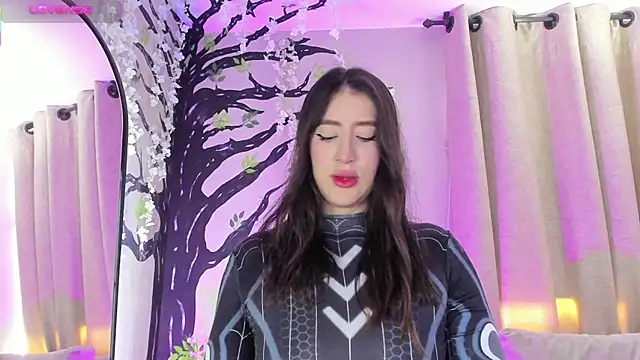  AlejaCruz  online show from 11/13/25, 06:40