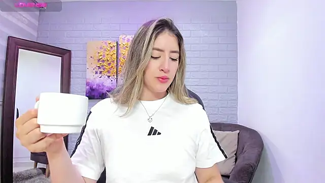  AlejaCruz  online show from 03/26/26, 07:30