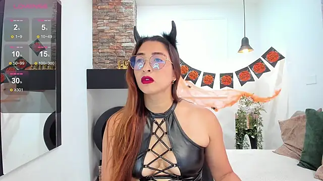  LaraMom  online show from 10/31/25, 07:37