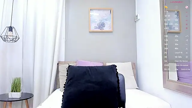 Snapshot of _LaraMom_ chatting on 06/11/26, 12:32 LaraMom online show from 06/11/26, 12:32