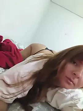 Snapshot of Bruninha_Hot10 chatting on 03/13/26, 10:11 Bruninha Hot10 online show from 03/13/26, 10:11