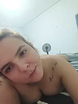 Snapshot of Bruninha_Hot10 chatting on 05/20/26, 03:34 Bruninha Hot10 online show from 05/20/26, 03:34