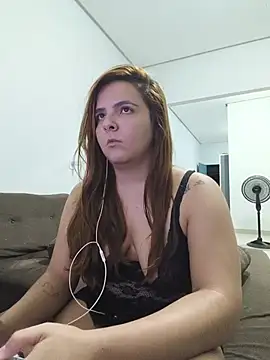 Snapshot of Bruninha_Hot10 chatting on 06/07/26, 06:39 Bruninha Hot10 online show from 06/07/26, 06:39