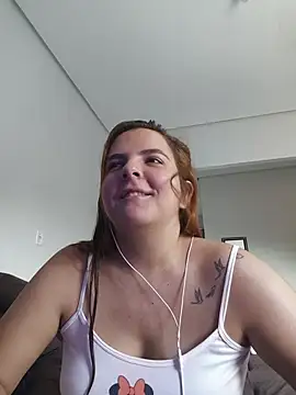 Snapshot of Bruninha_Hot10 chatting on 06/18/26, 07:07 Bruninha Hot10 online show from 06/18/26, 07:07