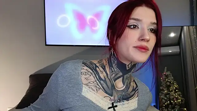 Snapshot of SophieInkk chatting on 12/19/25, 03:24 SophieInkk online show from 12/19/25, 03:24