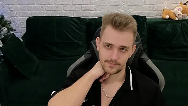 Larstar01 online show from 12/04/24, 04:21