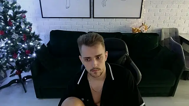 Larstar01 online show from 12/05/24, 03:37