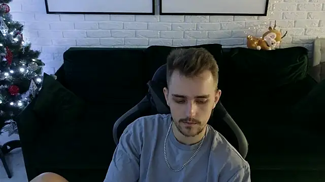 Larstar01 online show from 12/07/24, 03:58