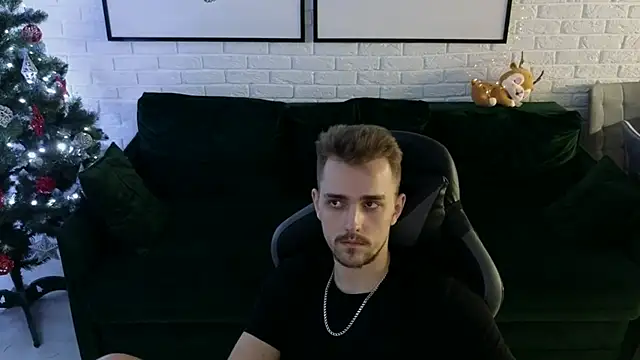 Larstar01 online show from 12/08/24, 04:25