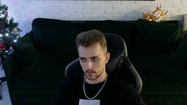 Larstar01 online show from 12/11/24, 01:58