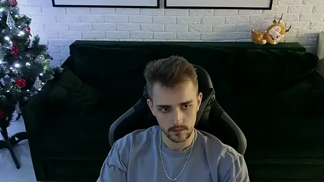 Larstar01 online show from 12/12/24, 02:26