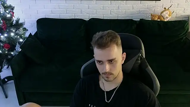 Larstar01 online show from 12/15/24, 05:02